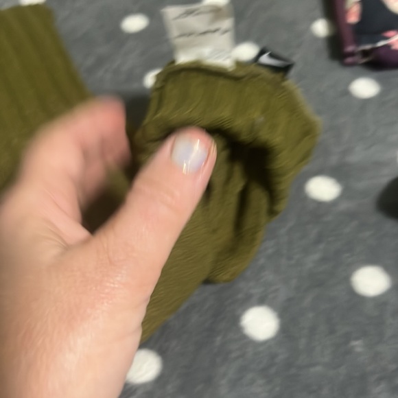 NWOT Nike army green women’s xs/s gloves - Picture 7 of 8
